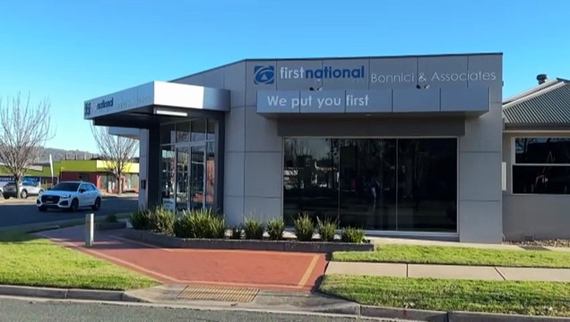 Businesses at Victorian border threaten to move interstate as government plans work-from-home legislation