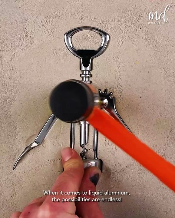 Crafting some incredible objects using liquid aluminum!