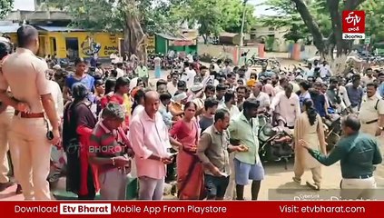 రైతన్నలకు యూరియా కష్టాలు - పొలం పనులు మానేసి షాపుల వద్ద ఒక బస్తా కోసం