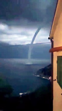 Maltempo Toscana, la violenta tromba marina all'Elba