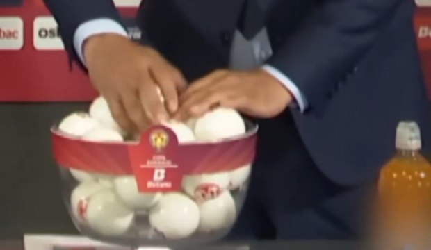 Polémico sorteo de la Copa en Rumanía: ¿la mano inocente es realmente inocente?