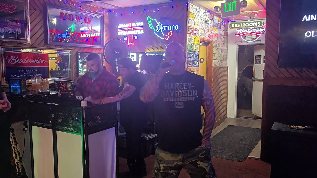 BOB SEGAR - OLD TIME ROCK AND ROLL (PERFORMED LIVE AT SCOREZ)