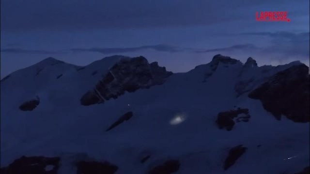 Monte Rosa, recuperati gli alpinisti bloccati in montagna: le immagini del soccorso alpino