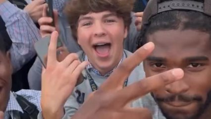Shedeur Sanders takes time between practice to show love to the kids back at school