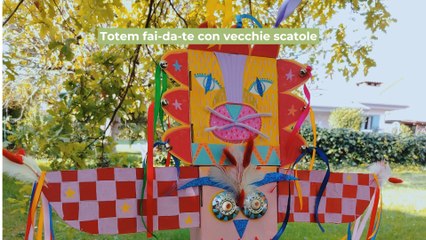 Totem fai-da-te con scatole di cartone