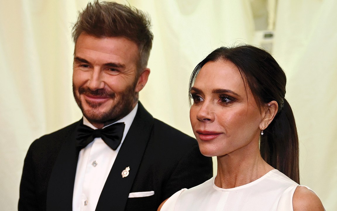 Victoria e David Beckham dalla Puglia a Capri: fanno shopping in Piazzetta