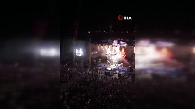 Sahneye UFO ile inen Rapçi Çakal maganda kurşununun hedefi oldu!