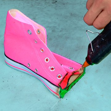 Don't throw old sneakers away, they can become fashionable laptop bags 💻 #craft #diy #repurpose #fyp #sneakers