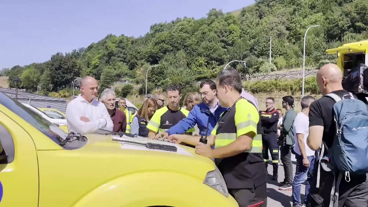 Imágenes de la visita de Sánchez al PMA de Degaña (Asturias)