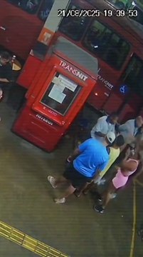 VÍDEO: Terminal de ônibus tem briga generalizada com motorista e passageiros