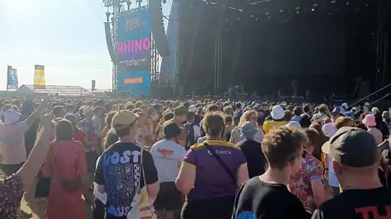 Crowd reaction and booing after Mary Wallopers are stopped from performing at Victorious Festival 2025