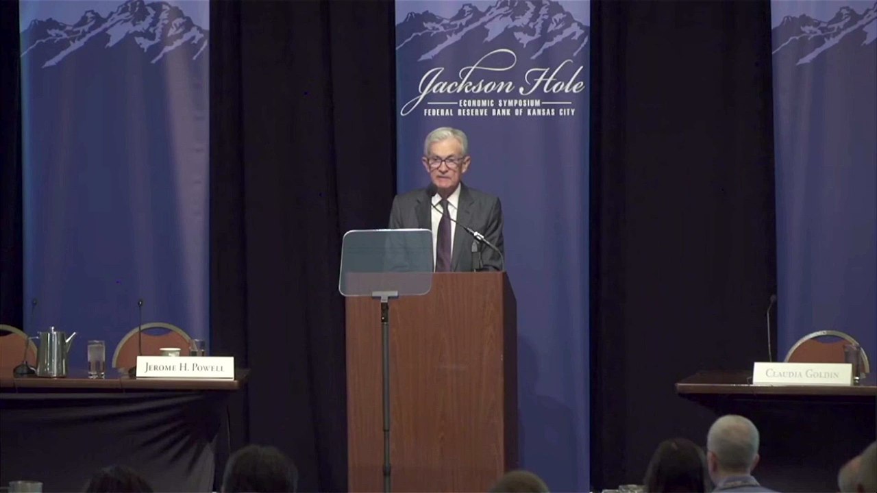 Powell Leaves Door Open for Fed Cuts, Avoids Firm Commitment