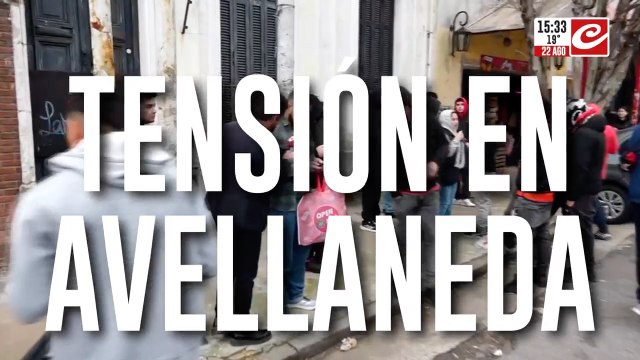 Tensión en Avellaneda: hinchas chilenos reclaman sus pertenencias