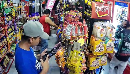 🛑Cancún- par de lacras atracan tiendita en Haciendas Real del Caribe