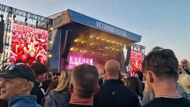 Kaiser Chiefs dazzle the crowds with their performance at Victorious Festival 2025