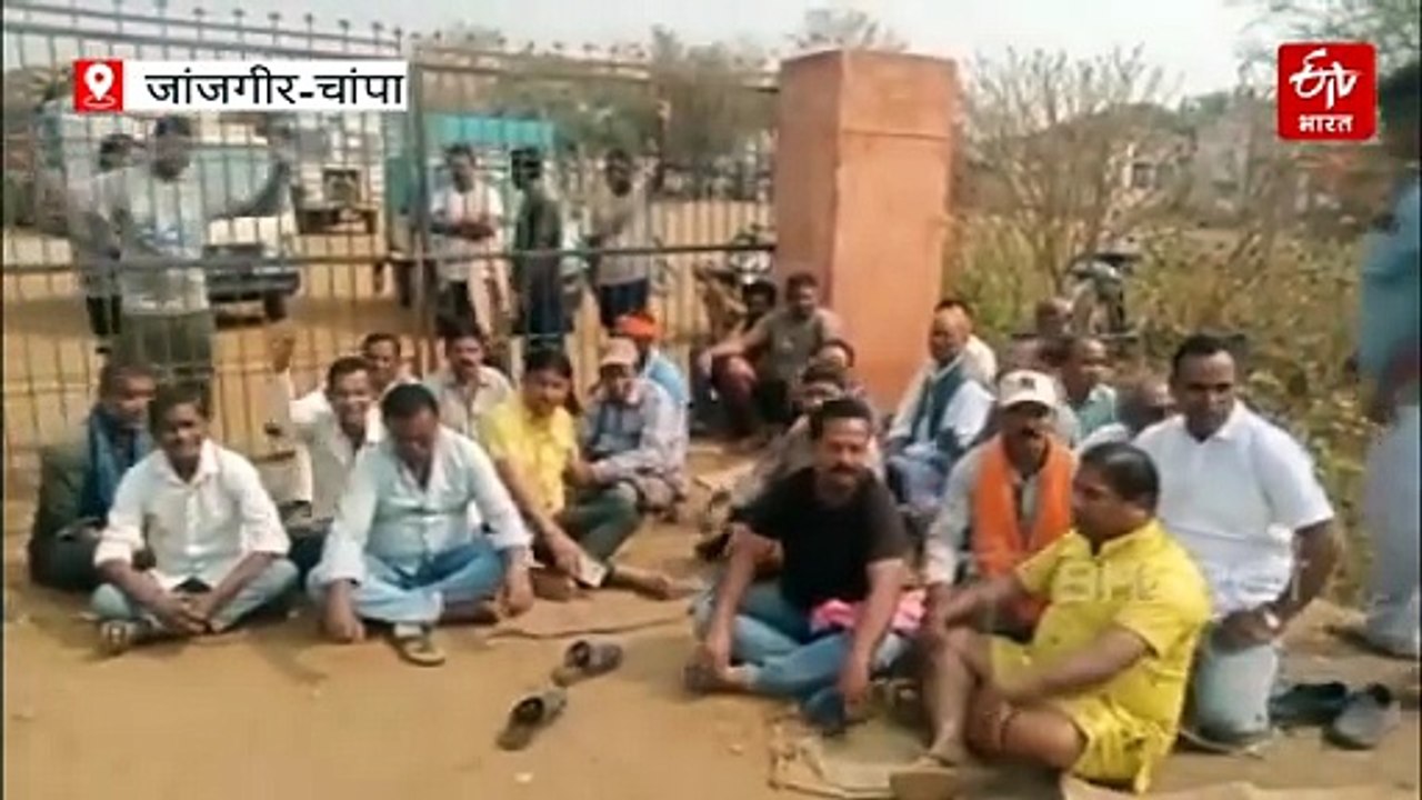 जांजगीर के खोखरा धान खरीदी केंद्र में टोकन नहीं कटने से किसानों का फूटा गुस्सा, न तौल हुआ न अंदर का धान परिवहन