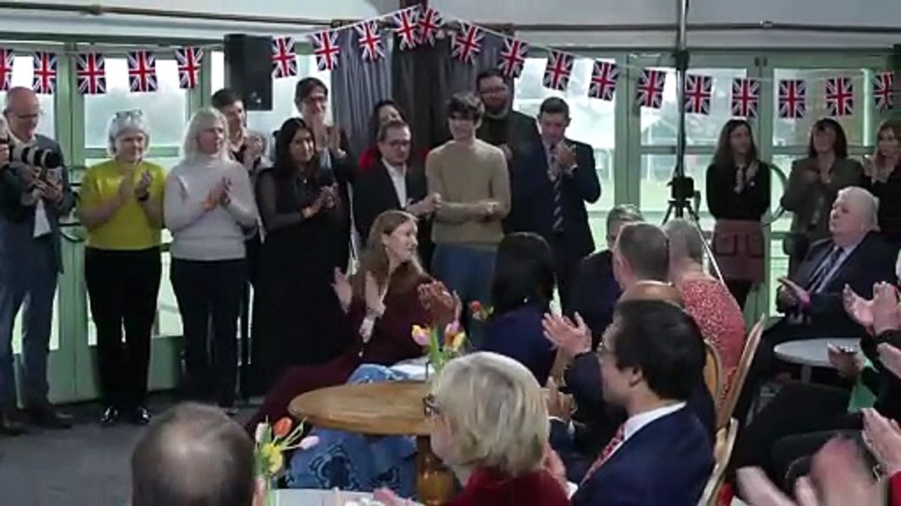 Starmer apologises for believing Lord Mandelson's lies