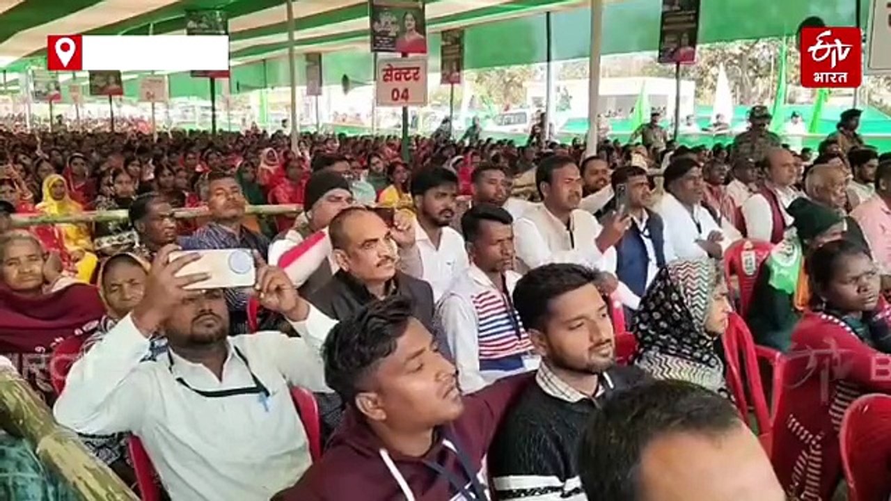 सदस्यता ग्रहण समारोह में शामिल होने कोडरमा पहुंचे सीएम हेमंत सोरेन, शालिनी गुप्ता ने थामा जेएमएम का दामन