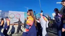 Milano Cortina, la fiaccola arriva al Villaggio olimpico
