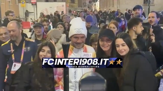 VIDEO FCIN1908 / Chivu tedoforo delle Olimpiadi Invernali, al suo fianco moglie e figlie