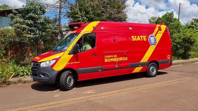Menino de 1 ano e 10 meses cai em cima de copo e sofre corte no rosto em Cascavel