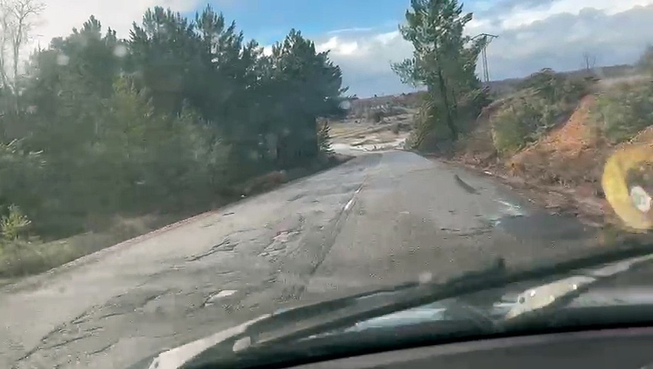 La laguna que cubre el acceso al Cueto (León)