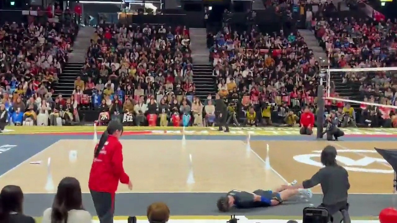 Un joueur de volley présente ses meilleurs excuses