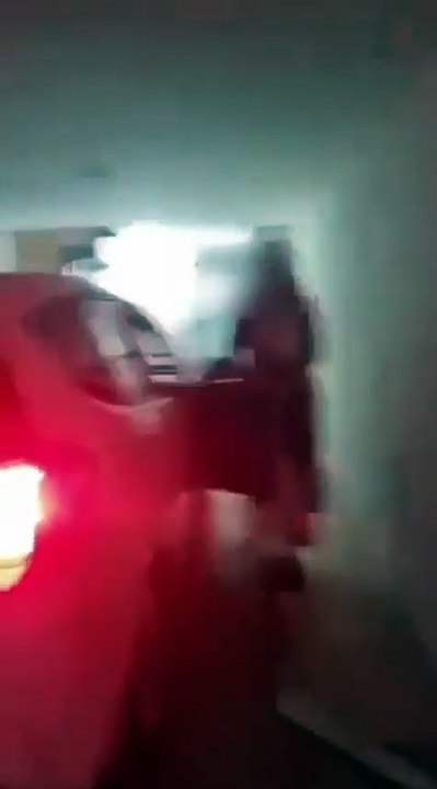 Un hombre filmó a su mujer entrando al telo con un amante