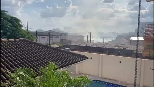 Moradora enviar vídeo de incêndio em vegetação no Parque Verde em Cascavel