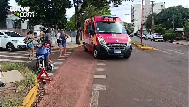 Mulher fica ferida em batida entre moto e caminhonete no bairro Vila Industrial, em Toledo