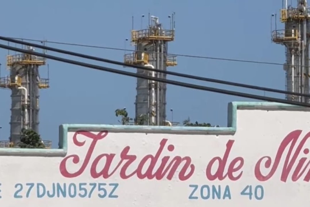 Solicitan reubicar escuelas cercanas a la Refinería Olmeca en Tabasco por esta razón | VIDEO