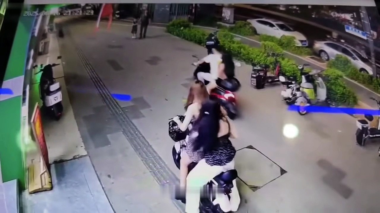 Funny & Hilarious People's Life - Try Not To La...