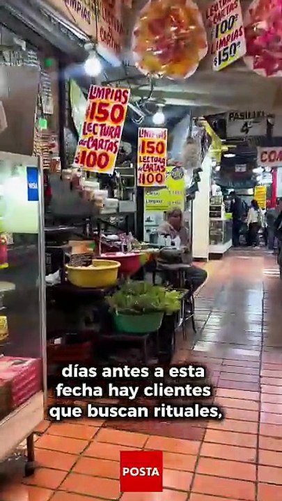 Entre veladoras y fe: cuando el amor llega llorando al Mercado Juárez