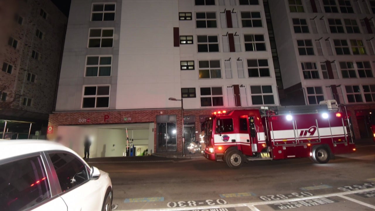 쌍문동 아파트 화재...주민 80여 명 새벽 긴급 대피 / YTN