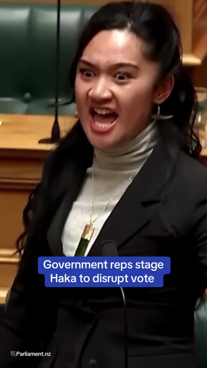 New Zealand's parliament was briefly suspended after Maori members staged a haka to disrupt the vote on a contentious bill that would reinterpret a 184-year-old treaty between the British and Indigenous Maori. 🎥Parliament.nz