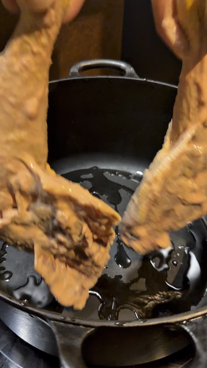 Soupe miso poulet Ingrédients : Bouillon de volaille MisoCuisse de poulet Champignon (Marinade yaourt grec + pulpe de tomate + ail haché) Crème fraiche #foryou #astucesdecuisine #cuisinerapide #cuisinefacile #recettefacile