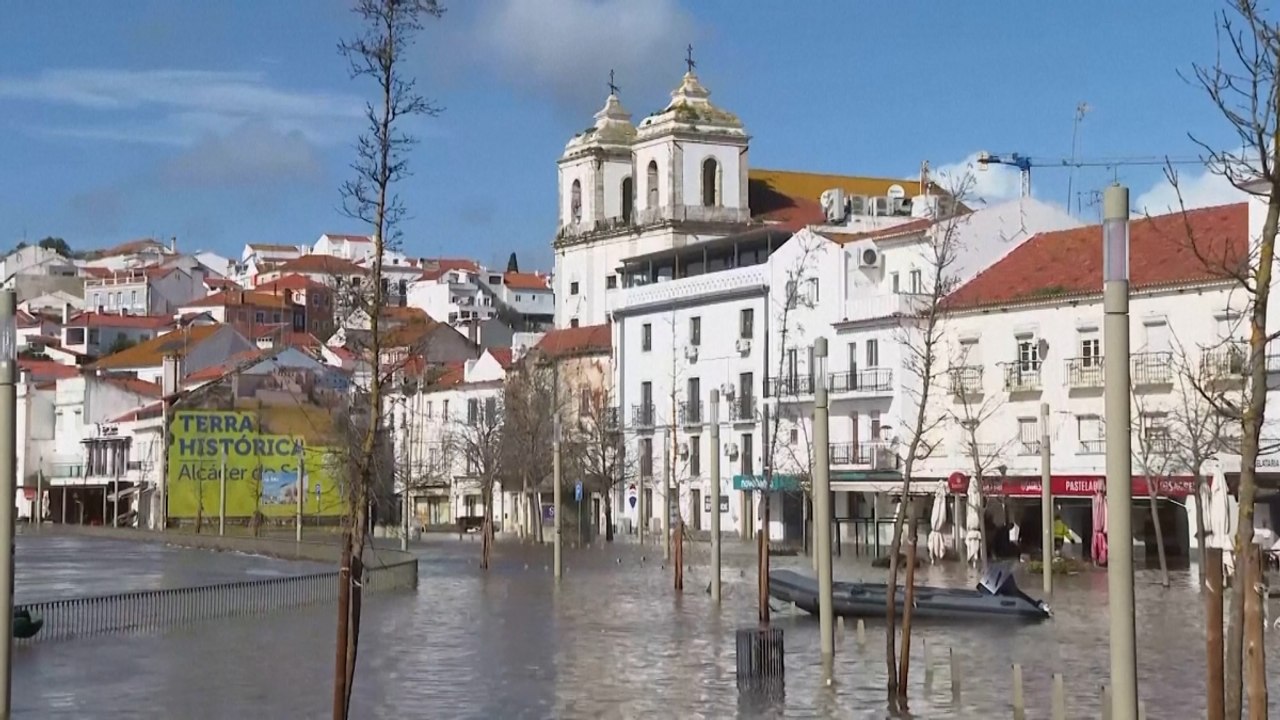 Portogallo flagellato da tempesta Leonardo: la città di Alcacer do Sal completamente allagata