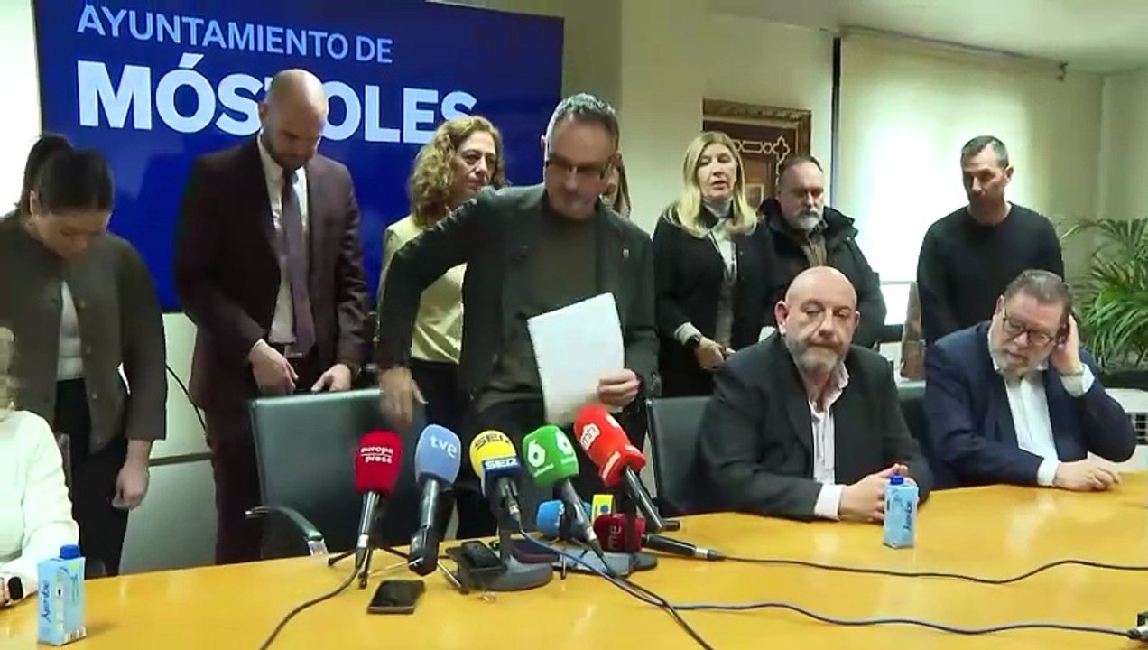 El alcalde de Móstoles dice ser víctima de una "campaña absoluta de desprestigio"