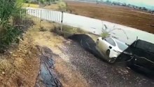 ​Trapped in a #Fire The Hidden Danger of Retractable Door Handles​. #BreakingNews #CarAccident #EVFire #Yunnan #ChinaNews #ViralVideo