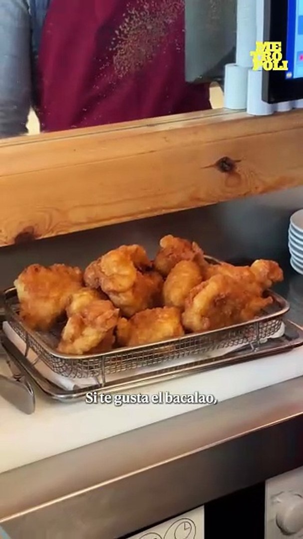 Abierto a mediados de los a�os 60 a escasos metros de la Plaza Mayor de Madrid, conservan la receta original para fre�r las tajadas de este pez y que est�n crujientes y jugosas al mismo tiempo.

De la cocina de este local, y del nuevo abierto hace poco, salen cada d�a decenas de kilos de esta tapa. Visitado por turistas y locales, es toda una instituci�n de la gastronom�a en Madrid.