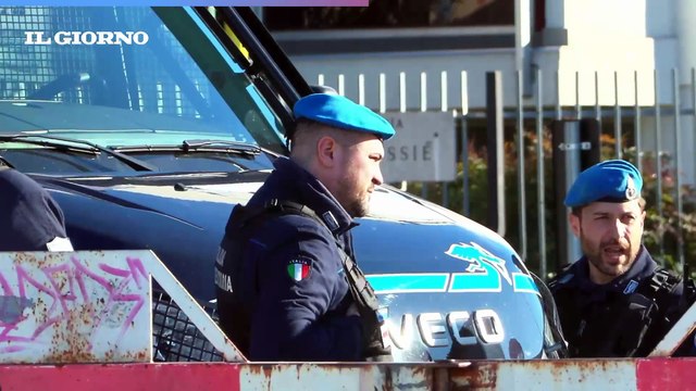 San Siro, attesa fuori dallo stadio per la cerimonia d'apertura delle Olimpiadi