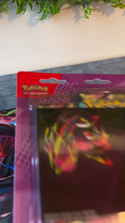 LA CHANCE CONTINUE ! ✨💎On ne s’arrête plus sur l’ouverture de Héros Transcendants ! Les illustrations de ce set sont vraiment d’un autre niveau, regardez-moi ce rendu sur les dernières cartes... 😍Plutôt team « Full Art » ou team « Mega Attaque » ?
