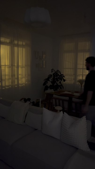 Un vendredi soir avec moi, ça ressemble à ça.La semaine est terminée, c’est le moment de relâcher la pression et de prendre du temps pour soi 💆🏻‍♂️Et toi, c’est quoi ton vendredi soir ?Pense à t’abonner 🏼___________