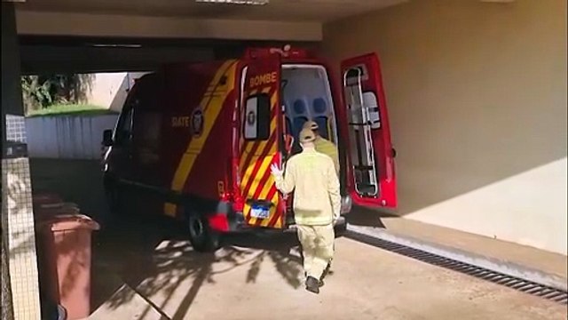 Colisão entre bicicletas elétricas deixa jovem ferido no centro de Cascavel