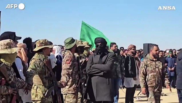 Libia, in migliaia ai funerali del figlio di Gheddafi ucciso a Zintan