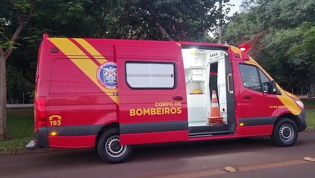 Jovem cai de patinete em ciclofaixa na Avenida Tancredo Neves e fica ferido