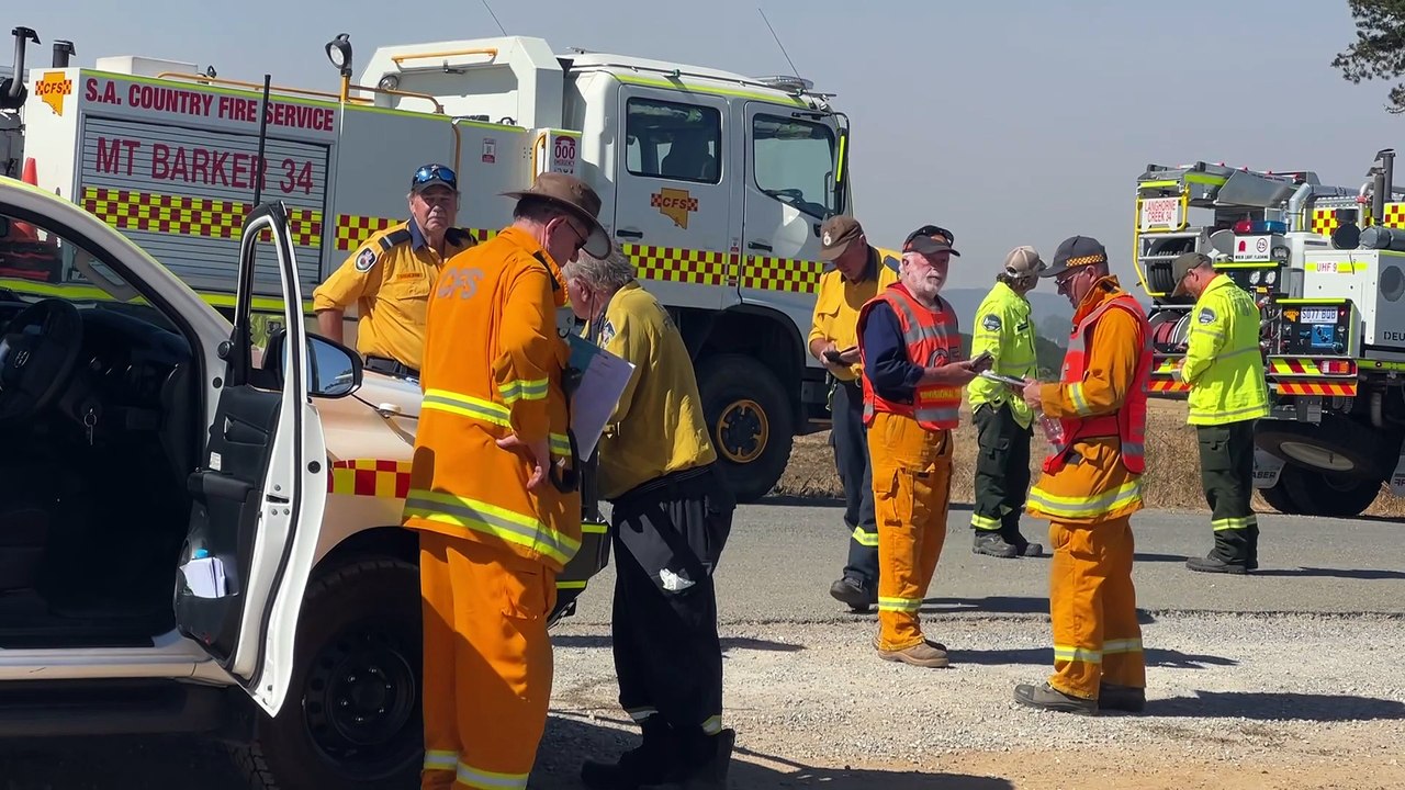 Fleurieu Peninsula residents warned to stay vigilant of Deep Creek blaze