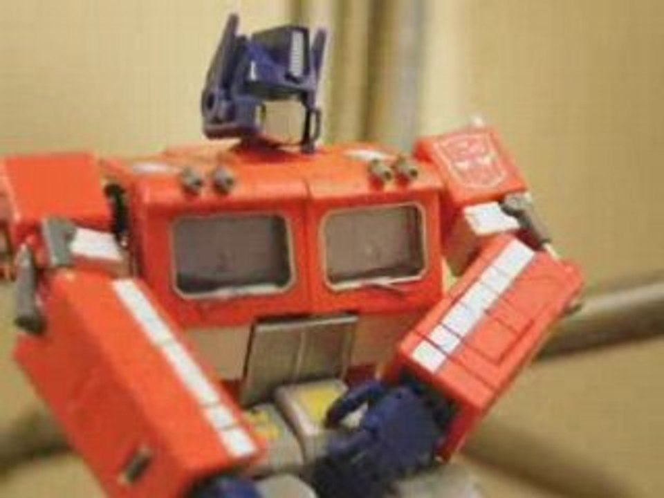 Bumblebee beats Optimus Prime