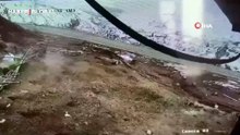 Dün Erzincan’da meydana gelen depremin merkez üssünden yeni görüntüler! Kaya parçaları yola böyle düştü