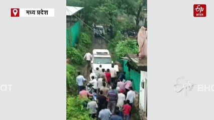 नीमच में मगरमच्छ ने बुजुर्ग को बनाया निशाना, छतों से सुनाई दिया शोर, गांव में मची भगदड़